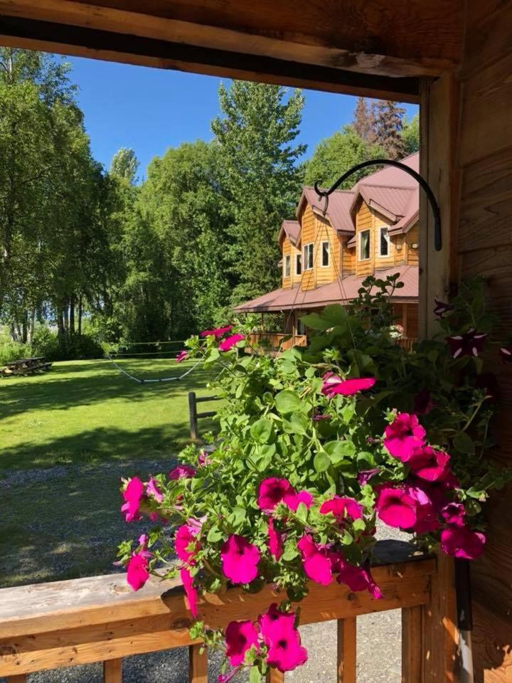 Susitna River Lodging, Riverside Cabins ทัลคีทนา ภายนอก รูปภาพ