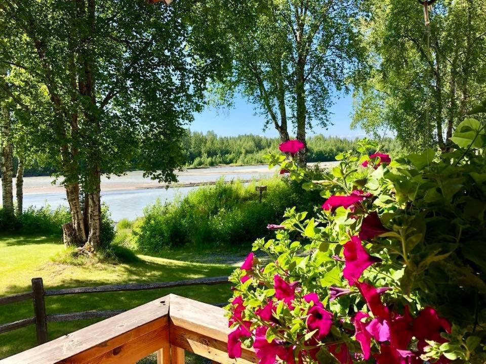 Susitna River Lodging, Riverside Cabins ทัลคีทนา ภายนอก รูปภาพ